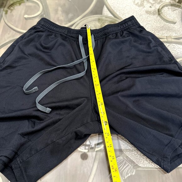 Under Armour Mens HeatGear Loose Fit Black Athletic Shorts LG - Picture 3 of 5